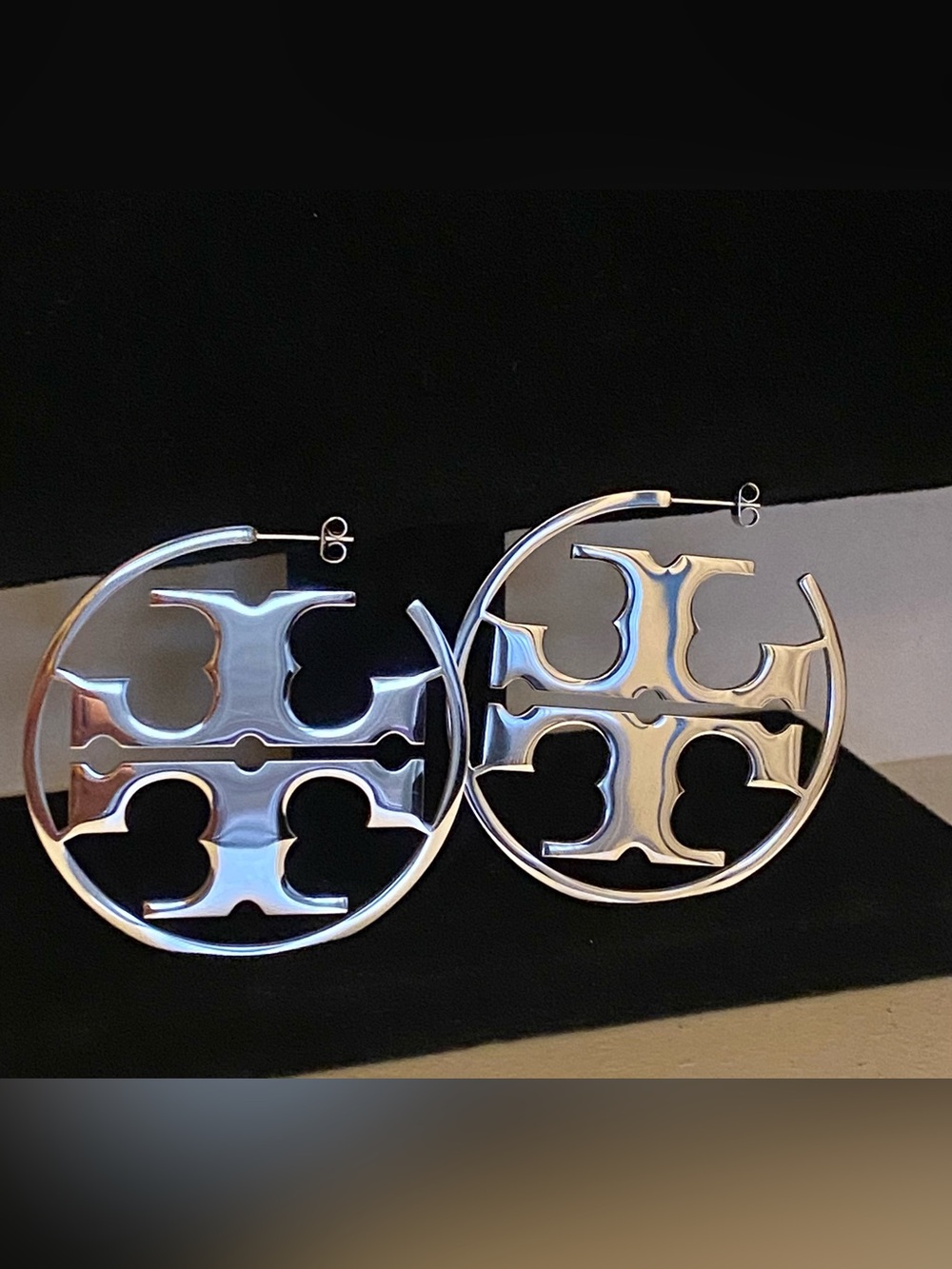 Fashion Jewelry Silver Plated Inspired T-B Logo-Round Earrings